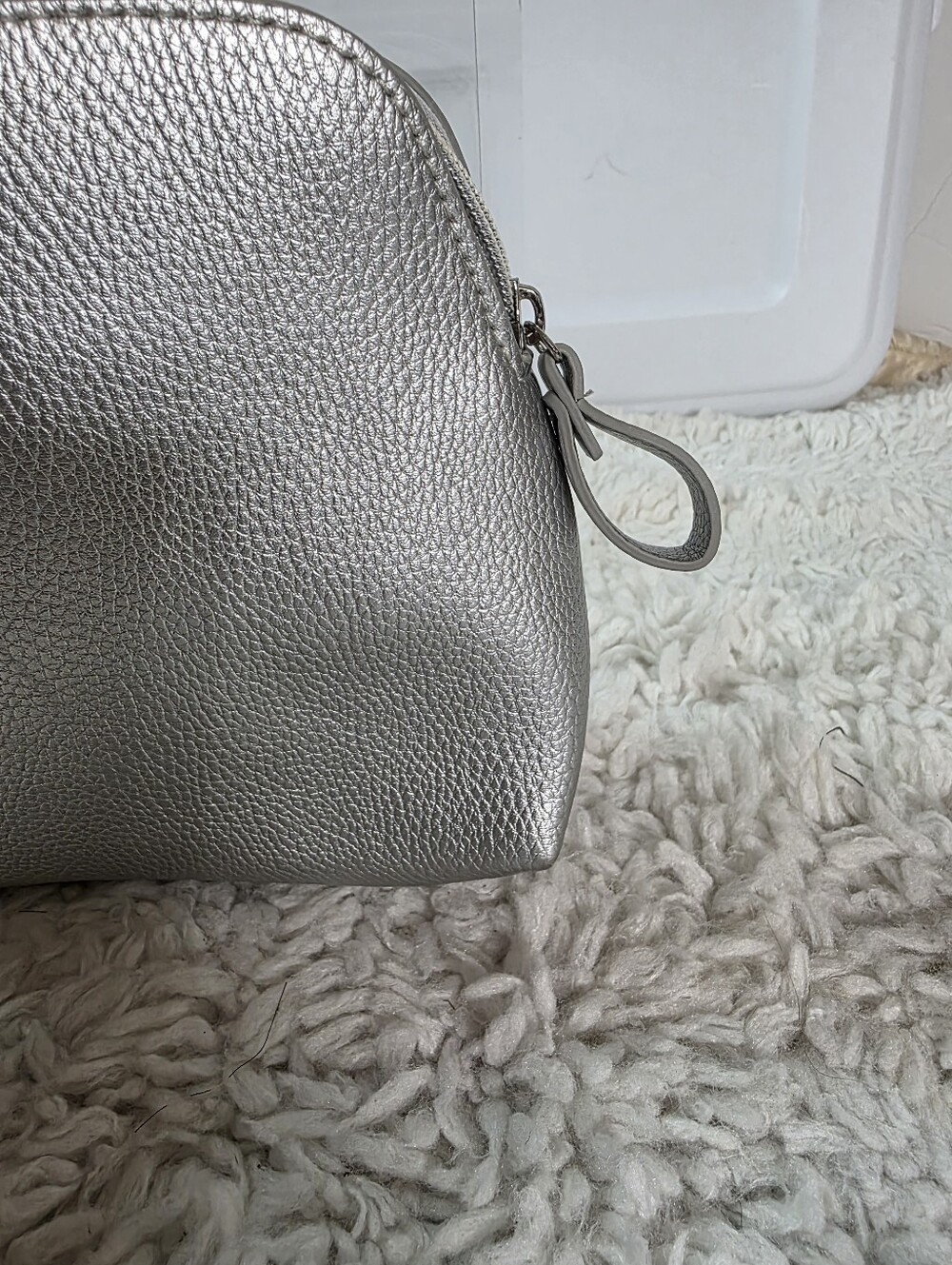 Obagi Silver Metallic Cosmetic Case Bag - Picture 13 of 16